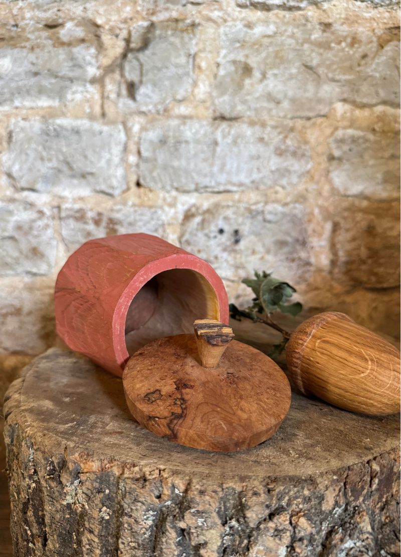 Red shrink pot with lid