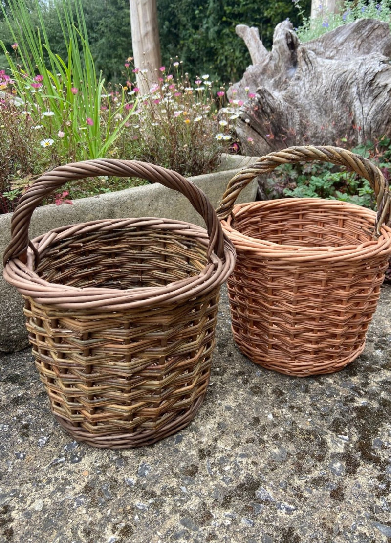 basket weave detail of a shoulder bag