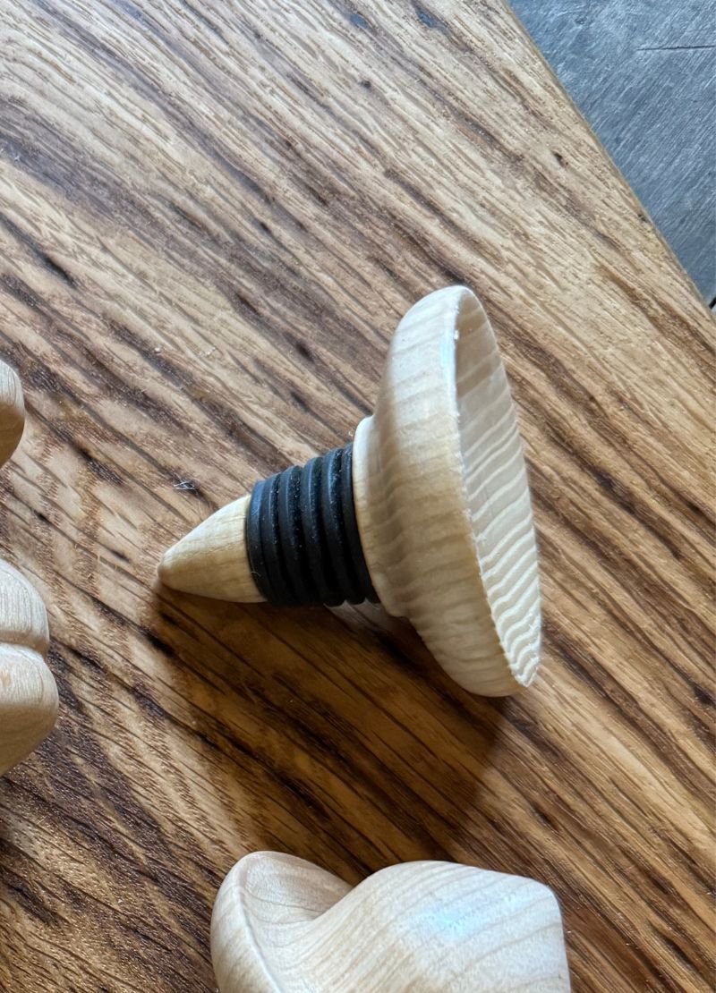 Wooden bottle stopper with black rubber gasket